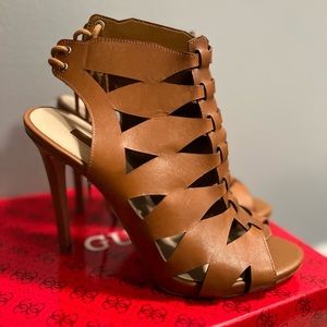 Guess shoes size 7.5 NEW NEVER BEEN WORN